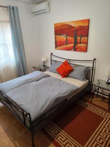 a bed with two pillows and a painting on the wall at Casa Atamaria in Cartagena +18 photos