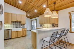 Foto dalla galleria di Mountain Mansion with Hot Tub and Sauna a Morrison