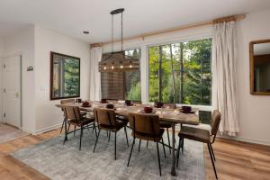 Φωτογραφία από το άλμπουμ του Luxe Home Minutes To Skiing Hot Tub σε Winter Park