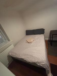 Katil atau katil-katil dalam bilik di Stylish 1-Bed Apartment- Sleeps 3 w Central Links