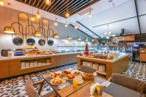 Comida no hotel ou em algum lugar perto