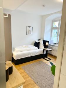 Giường trong phòng chung tại bella casa - Business&Family, 100m zum Konzerteingang Schloß, Parkplatz, SmartTV, Netflix, Waschmaschine,24h Checkin, 30qm, AP 5