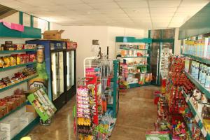 Supermarket nebo jiné obchody v  aparthotelu nebo okolí