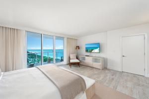 Ένα ή περισσότερα κρεβάτια σε δωμάτιο στο Oceanfront Private Condo at 1 Hotel & Homes -1219
