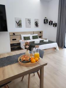 a living room with a table with a tray of oranges at Apartamento Río Turia Pingüino in Valencia +7 photos