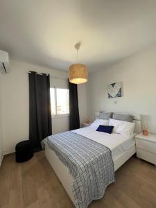 Ένα ή περισσότερα κρεβάτια σε δωμάτιο στο Victoria3 1-Bedroom Condo in a Privileged Location