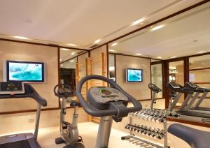 a gym with several treadmills and a treadmill at Hotel 1898 in Barcelona
