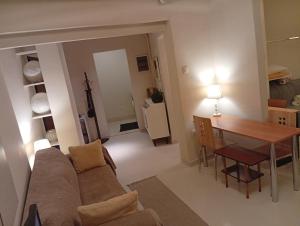 A kitchen or kitchenette at Zacharitsa APT at Acropolis up 4 guests by LODGESPOT