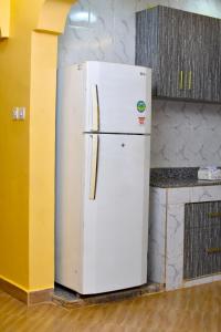 Kuchyň nebo kuchyňský kout v ubytování MG's Bamboo Shade Villa, Karatina
