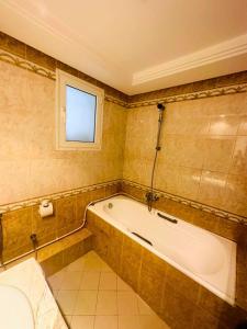 Koupelna v ubytování Luxe & Confort - 2 Chambres Haut Standing avec Vue Agréable - Proche de toute Commodités