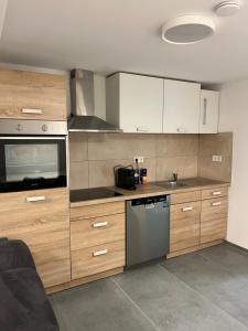 Kuchyň nebo kuchyňský kout v ubytování Wohnung
