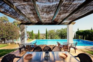 Bazén v ubytování Casa Rural Sierra de Mampar nebo v jeho okolí