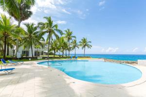 Πισίνα στο ή κοντά στο Luxury Oceanfront Villa with Amazing Views