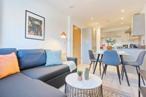 Köök või kööginurk majutusasutuses 27 The Silkworks Cov 2 Bed Apt Sleeps 6