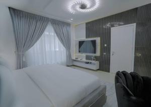 TV a/nebo společenská místnost v ubytování Page Homes + 6 fotografií