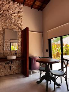 a room with a table and chairs and a mirror at Villa Dois Amores in Lindóia