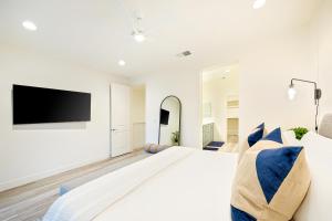 Ένα ή περισσότερα κρεβάτια σε δωμάτιο στο 343 Oak Avenue