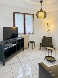 Photo de la galerie de l'établissement Gîte le Bistrot, 3ch, 6pers, à Saint-Pantaléon-de-Lapleau