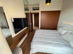 Ένα ή περισσότερα κρεβάτια σε δωμάτιο στο Appartement golfe prestigia marrakech +7 φωτογραφίες