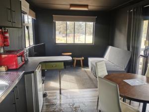 Stawell Grampians Gate C & C Park的厨房或小厨房