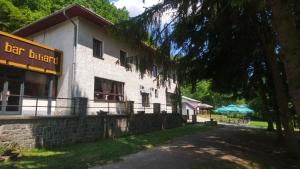 a building with umbrellas in front of a building at Lávka 222 in Chocerady