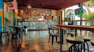 Um restaurante ou outro lugar para comer em Viajero Lima - Barranco Hostel