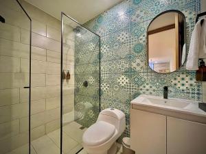 Un baño de Nomadic Suites