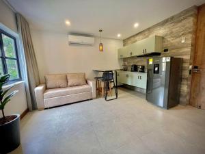 Una cocina o cocineta en Nomadic Suites