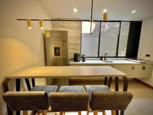 Una cocina o cocineta en Nomadic Suites