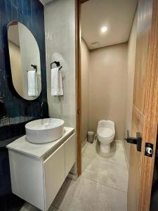 Un baño de Nomadic Suites