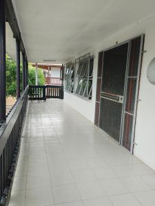 Uma varanda ou terraço em Nadi Airport rooms