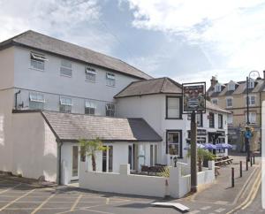 a building on the corner of a street at OYO The Watermans Arms Hersham in Hersham
