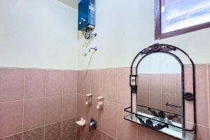 Koupelna v ubytování Lathysha Guest House Syariah Mitra RedDoorz + 11 fotografií