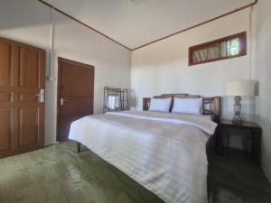 デポックにあるBeach Front Villa in Kotok Besarのギャラリーの写真