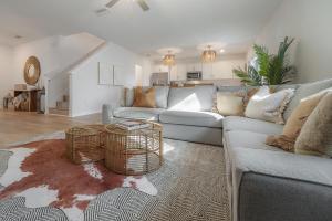 Χώρος καθιστικού στο 2405 E 19th Ave +43 φωτογραφίες