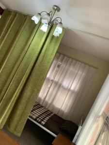 Uma cama ou camas num quarto em Nadi Airport rooms