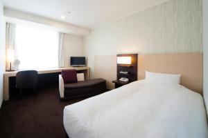 Hotel Granvia Osaka-JR Hotel Group客房内的一张或多张床位