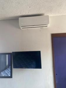 TV a/nebo společenská místnost v ubytování Casa Yola