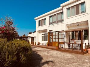 Το κτήριο όπου στεγάζεται  το διαμέρισμα