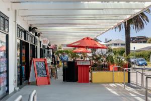 Φωτογραφία από το άλμπουμ του Oceanside Haven Resort with Luxury Sea Views σε Mount Maunganui