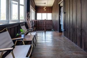 Ein Sitzbereich in der Unterkunft Moon Garden Hostel