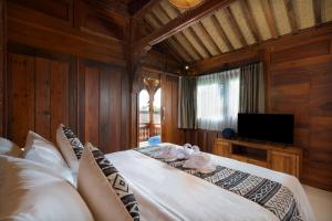 Postel nebo postele na pokoji v ubytování Oemah Joglo 2 Ubud
