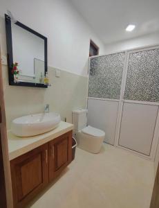 Ένα μπάνιο στο Serene View Lodge