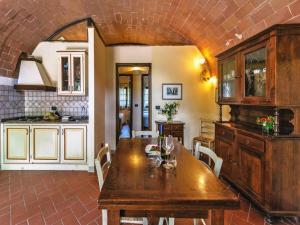 a kitchen and dining room with a wooden table at Agriturismo Tenuta Quarrata Santo Pietro Belvedere in Ripoli +13 photos