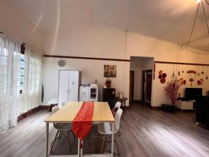 Kuchyň nebo kuchyňský kout v ubytování Mountain View Guesthouse Cameron Highlands