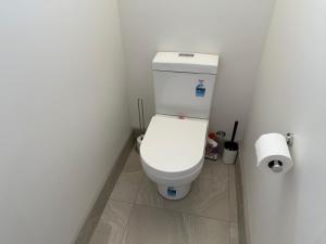 a bathroom with a toilet with a roll of toilet paper at The Mac Shack (SA) Pty Ltd in Port Vincent +19 photos