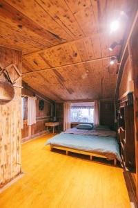 a bed in a room with a wooden ceiling at Homestay Nhà Mầm in Da Thien