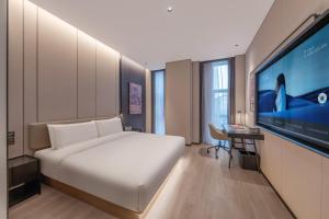 Μια τηλεόραση ή/και κέντρο ψυχαγωγίας στο Atour Hotel Beijing Bird's Nest Anzhenmen Subway Station