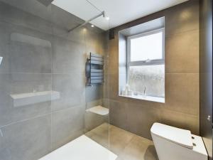 Ένα μπάνιο στο The Seaside Manor - Torquay - 3 Bed - Free Parking