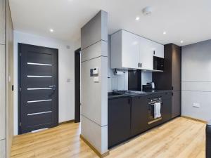 Η κουζίνα ή μικρή κουζίνα στο The Seaside Manor - Torquay - 3 Bed - Free Parking